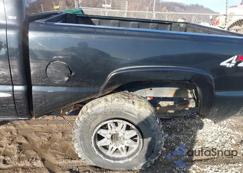 2005 GMC Sierra 2500Hd Slt z USA, uszkodzony, nr VIN 1GTHK23225F922733